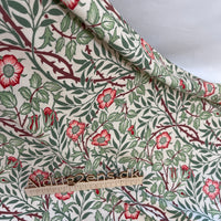 
              Bomulds jersey digital printet - Ala William Morris smukke blade og blomster - GRØNNE/CORAL farver
            