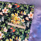Bomulds jersey digital printet - Hawaii blomster og sommerfugl - MULTI toner på SORT bund