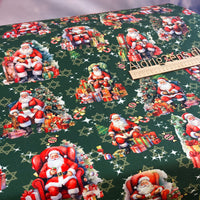 
              Bomulds jersey digital printet - julemand i stol i RØDE toner på GRØN bund med stjerner
            