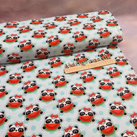 
              Bomulds jersey printet, panda og vandmelon på LYSEBLÅ bund med prikker
            